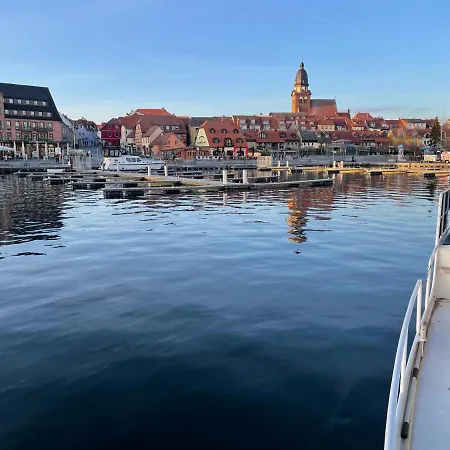 Am Yachthafen Mueritz شقة