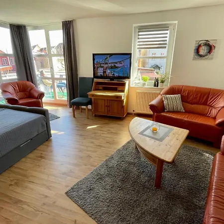 Am Yachthafen Mueritz فارين