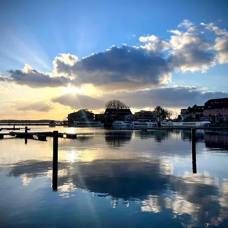 Am Yachthafen Mueritz Apartament *