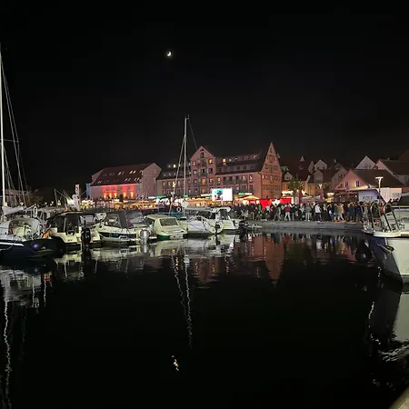 Am Yachthafen Waren Mueritz * Waren (Mueritz)