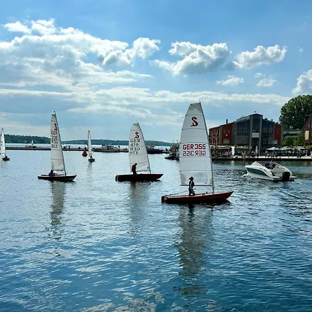 Am Yachthafen Waren Mueritz